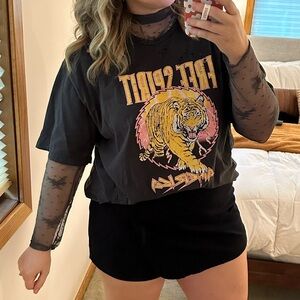 ‘Free Spirit’ Tiger Tee – Bold Graphic, Vintage Vibe, Size M/L